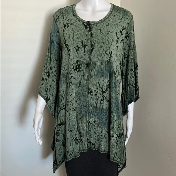 Dunia, Woman’s Size XL Asymmetrical Green Tunic Top - Picture 1 of 10